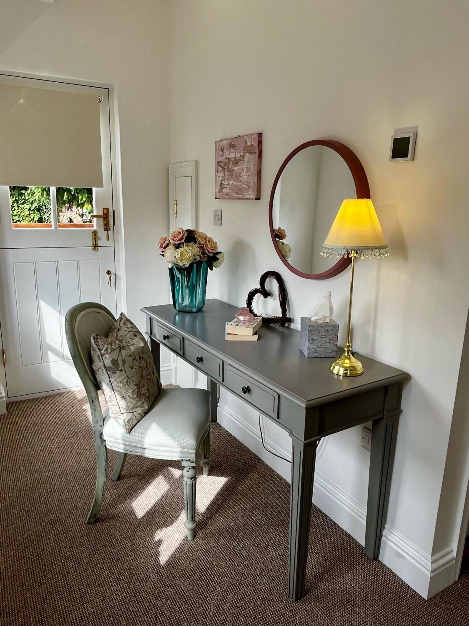 Flower Cottage By Ludlow Castle With Onsite Parking Exterior foto
